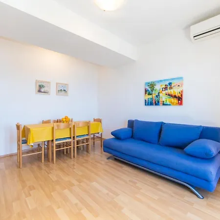 M&f Apartment Brist