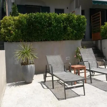 M&f Apartment Brist